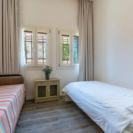 Snug With Private Courtyard M0270422677 Apartment
