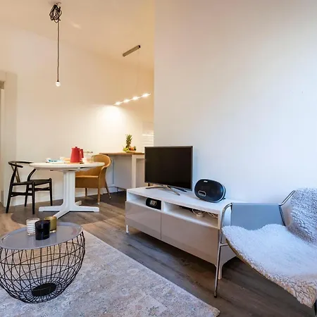 Apartment Snug With Private Courtyard M0270422677