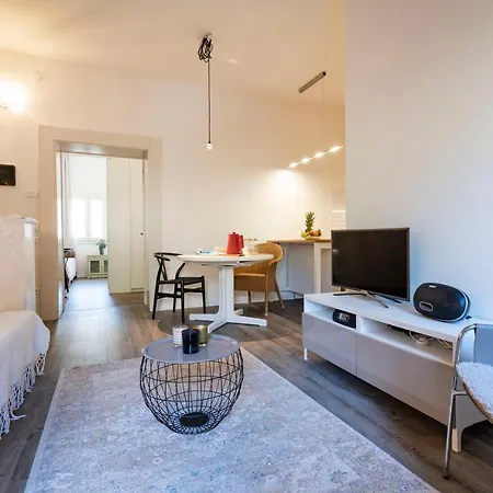 Snug With Private Courtyard M0270422677 Venice