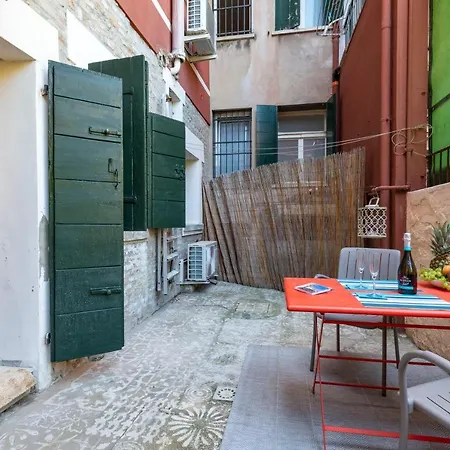 Snug With Private Courtyard M0270422677 Venice