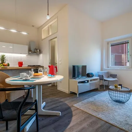 Snug With Private Courtyard M0270422677 Apartment