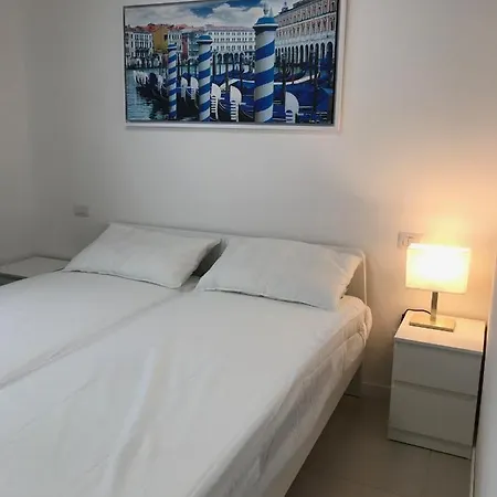 Appartement White & Grey Venice Apartments *