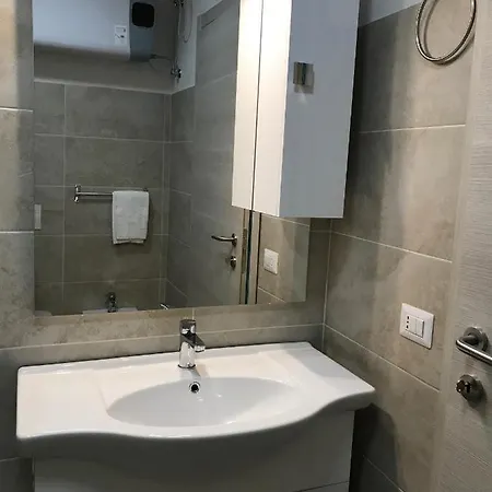 White & Grey Venice Apartments Appartement