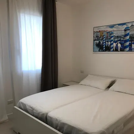 Appartement White & Grey Venice Apartments Venise
