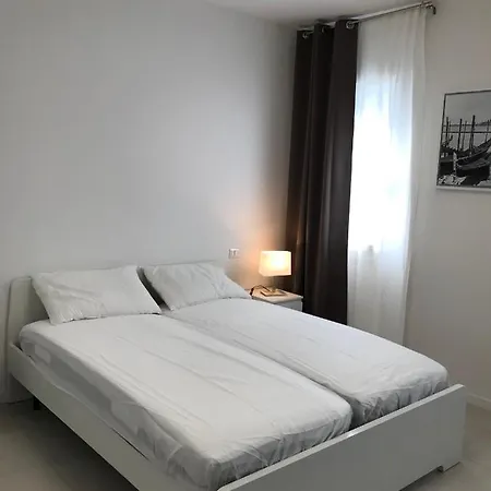Appartement White & Grey Venice Apartments *