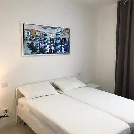 White & Grey Venice Apartments Appartement Venise
