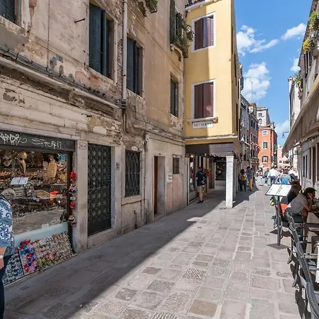 Grifoni Boutique Hotel