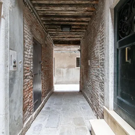 Penthouse With Rooftop Terrace And 360 Views Of - Venice5th Venice