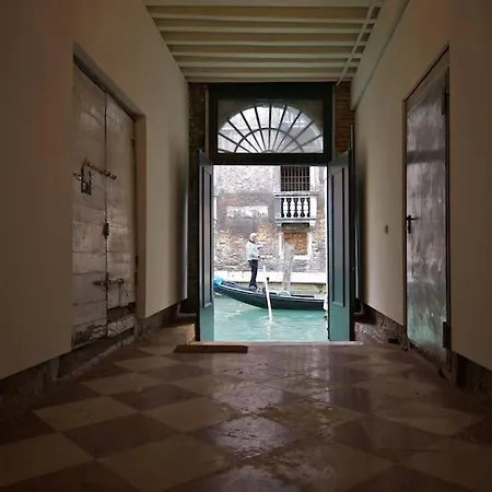 Ca Foscarini 1 Venice