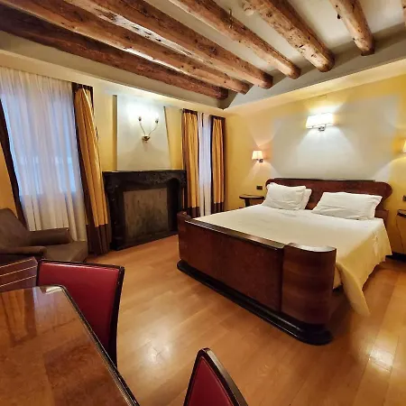 Hotel Saturnia & International