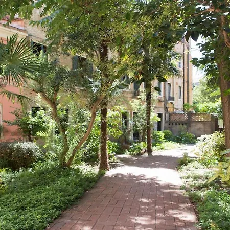 Giardino Segreto * Venice