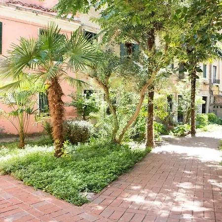 Apartment Giardino Segreto