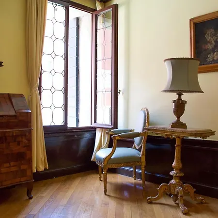 Casa de hóspedes Anzolo Palace - & 2*