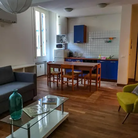 Dorsoduro Apartment *