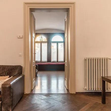 Red House Close To @accademia Bridge Apartment