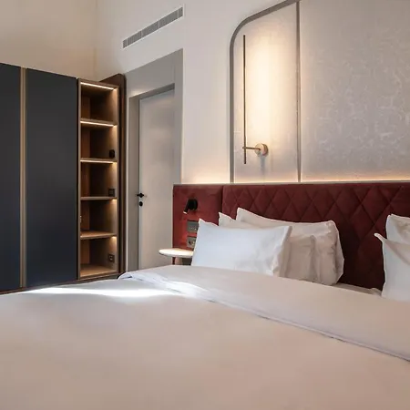 Luxury Palazzo Nani Apartment
