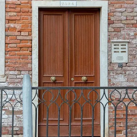 Veronica & Maison Laguna Venice