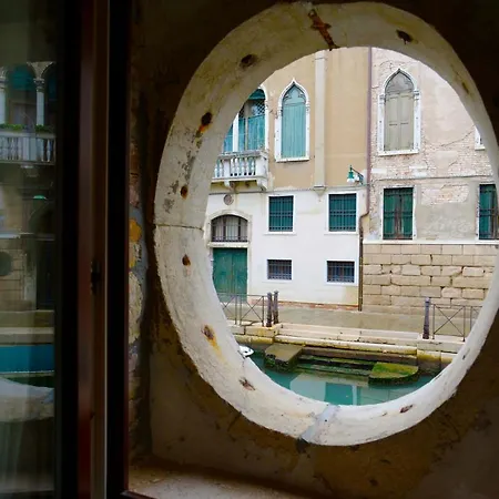 Al Mascaron Ridente Venice