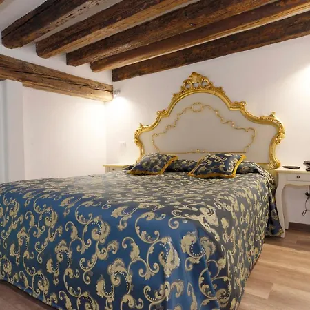 Al Mascaron Ridente Venice