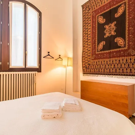 Apartment Red House Close To @accademia Bridge *