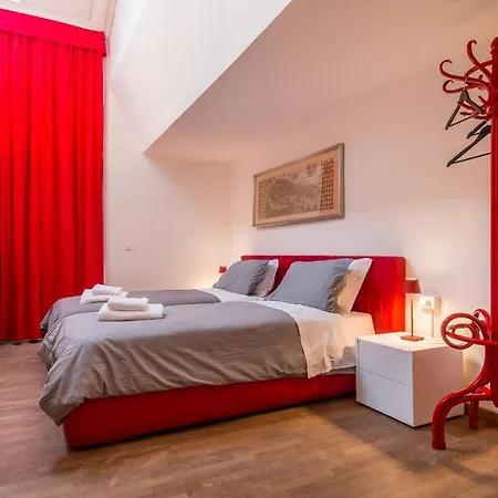 Apartment Red House Close To @accademia Bridge Venice