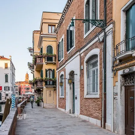 Apartment Red House Close To @accademia Bridge