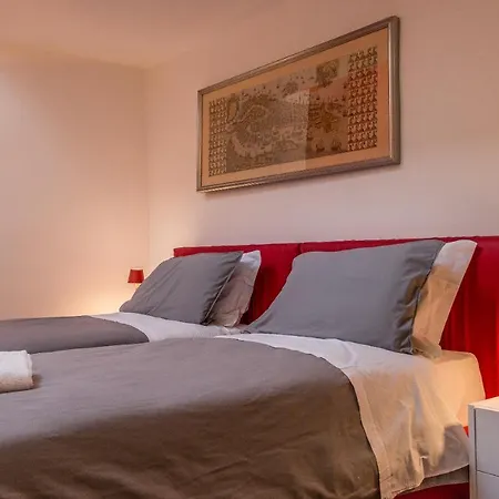 Red House Close To @accademia Bridge Apartment Venice