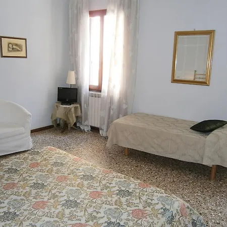 Al Tramonto Dorato Bed & Breakfast 2*