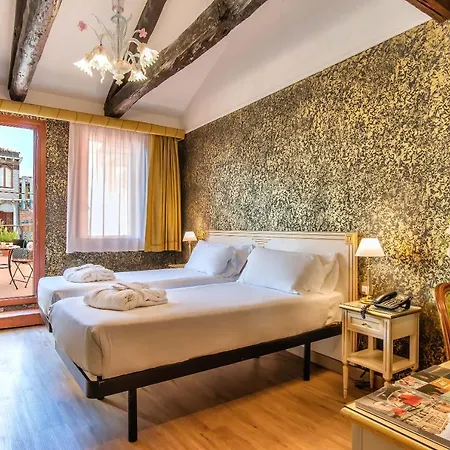 Hotel La Fenice Et Des Artistes 3*