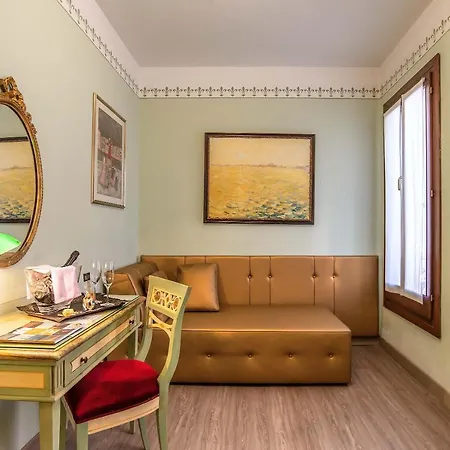 La Fenice Et Des Artistes Hotel