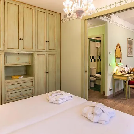 Hotel La Fenice Et Des Artistes 3*