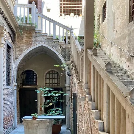 Private Room In A Gothic Palazzo Dona In The Center Of Venice * Venice