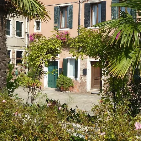 Sestiere Dorsoduro, A Due Passi Da Zattere Venice