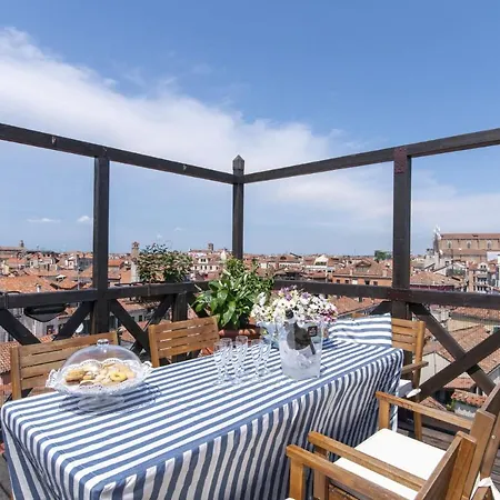 Apartment Penthouse With Rooftop Terrace And 360 Views Of - Venice5th