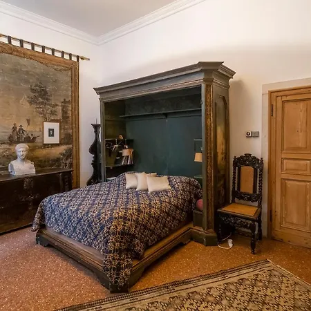 Private Room In A Gothic Palazzo Dona In The Center Of Venice *