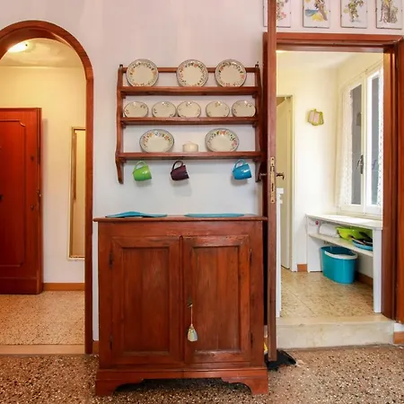 Santi Apostoli By Halldis Apartment Venice