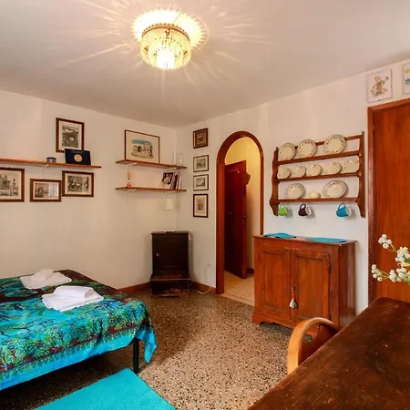 Santi Apostoli By Halldis *