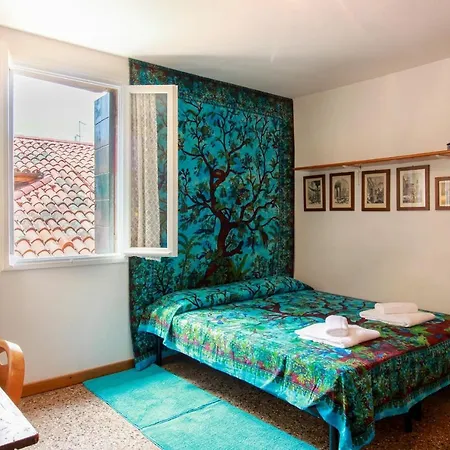 Santi Apostoli By Halldis Apartment