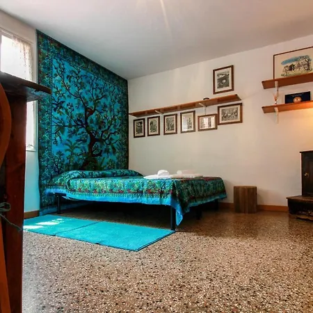 Santi Apostoli By Halldis Apartment