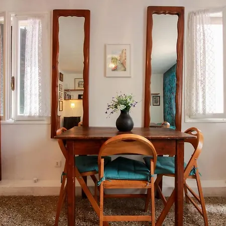 Santi Apostoli By Halldis Apartment *