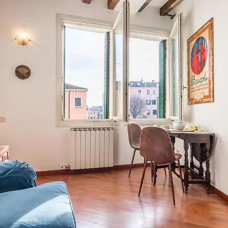 7 Windows On Apartamento Venecia