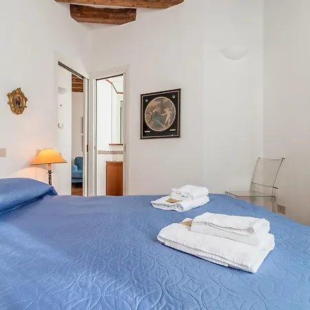 7 Windows On Apartamento Venecia