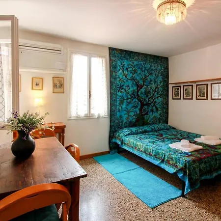 Apartment Santi Apostoli By Halldis