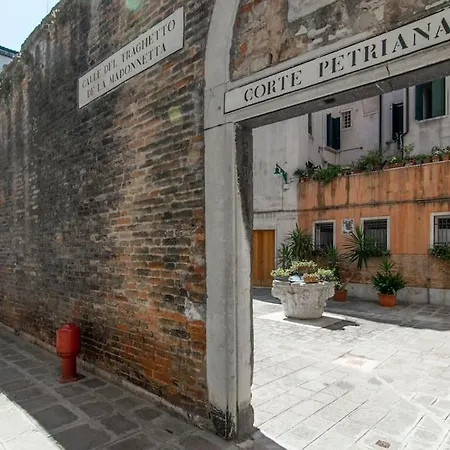Alma - Rialto Bridge Apartment Venice