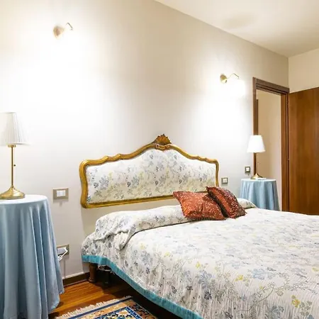 Alma - Rialto Bridge Apartment Venice