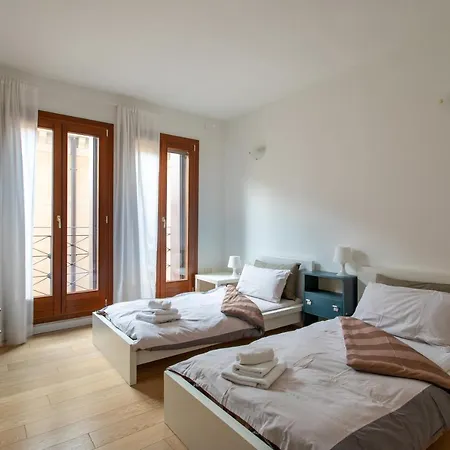 Apartamento Lance With Lift, 2 Minutes Walk From The Train Station Venecia