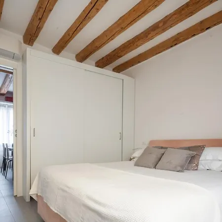 Luxury Garden Mansion R&r Apartment Venice