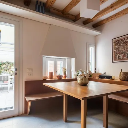 Apartment Luxury Garden Mansion R&r Venice