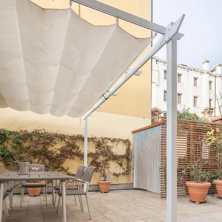 Apartment Luxury Garden Mansion R&r *