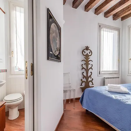 7 Windows On Apartamento Venecia